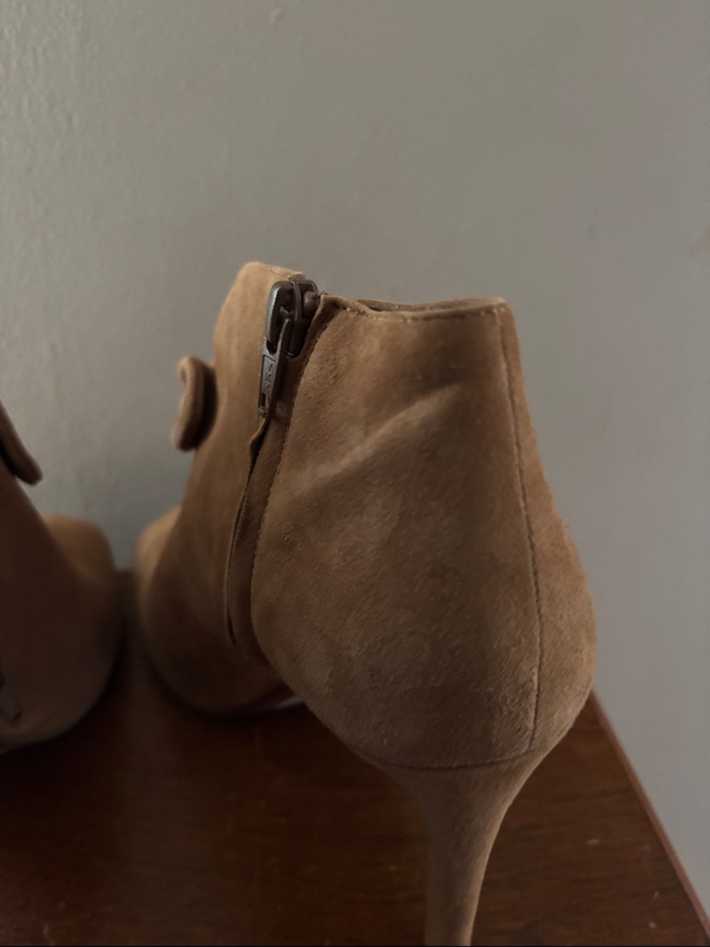 Michael Michael Kors. 9.5, Women’s Shoes, Light Brown / Tan - Picture 7 of 7